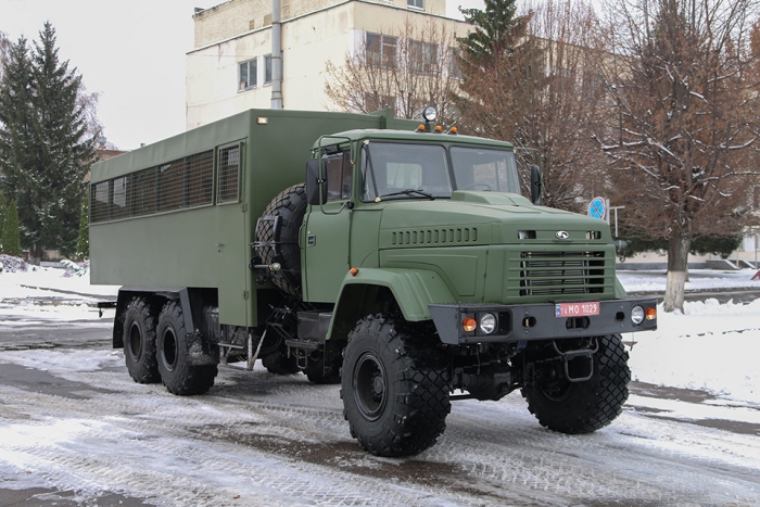 Военнослужащие получат партию вахтовок на базе КрАЗ-63221 для перевозки личного состава