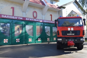 Подразделения ДСНС Шостки и Конотопа ко Дню спасателя получили новенькие пожарные КрАЗы