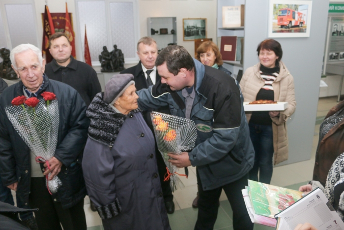«КрАЗ» привітав із  80-річчам щасливе подружжя автозаводців
