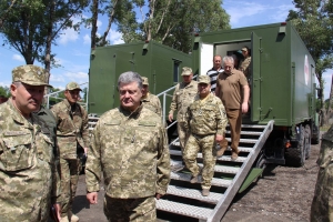 Збройні Сили отримали нові мобільні операційну та рентген-кабінет на базі КрАЗу