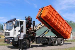 «КрАЗ» изготовил новый мусоровоз для Кременчуга