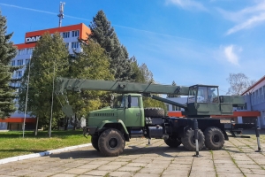 Автокран КрАЗ для ВСУ: в партнерстве двух украинских предприятий